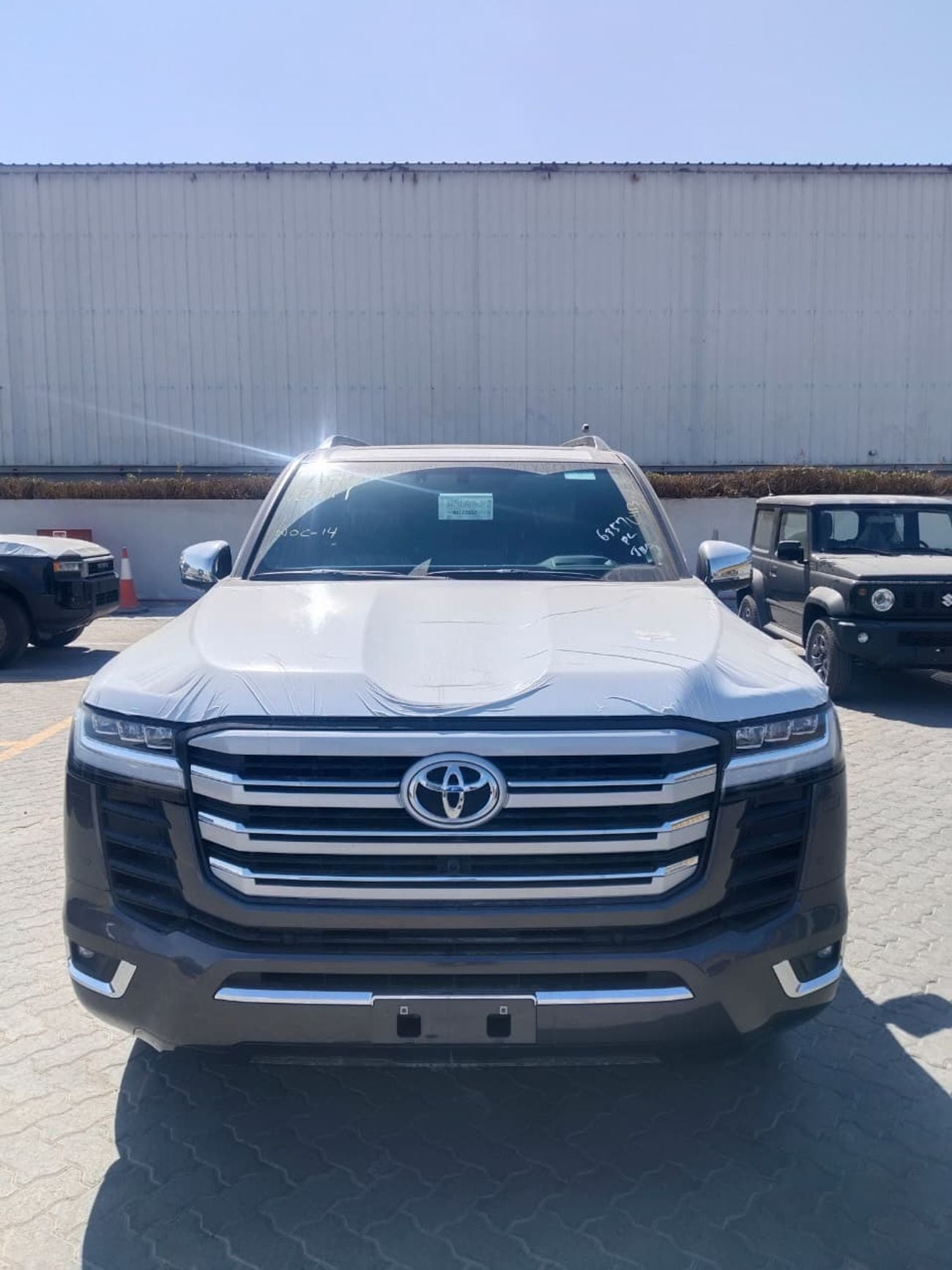 تويوتا لاند كروزر VXR 3.5L Petrol Automatic (EXPORT TO AFRICA ONLY)