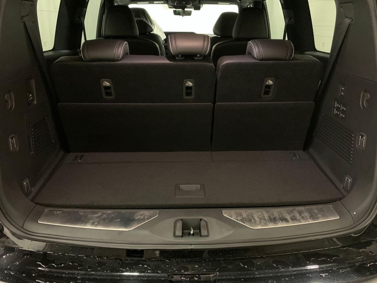 إنفينيتي QX80 AUTOGRAPH CAPTAIN CHAIRS