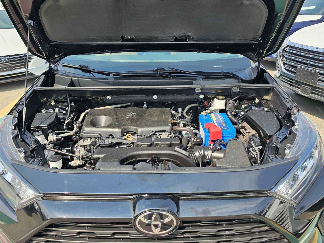 Toyota RAV4 LE/ LEATHER SEATS/ RIMS / DVD CAMERA/ E BRAKE/ RADAR/ 889 Monthly / LOT# 50050