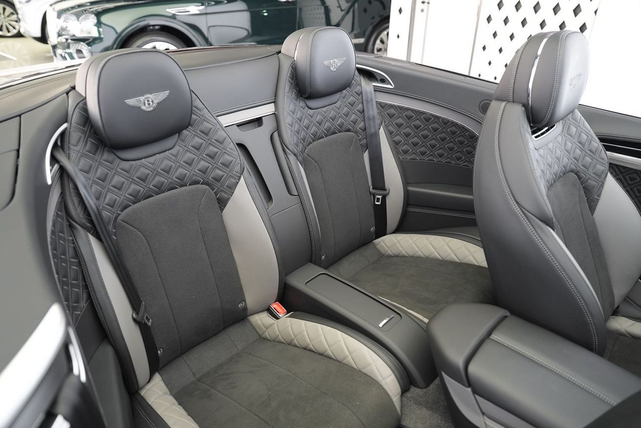 بنتلي كونتيننتال جي تي سي Bentley GTC V8S