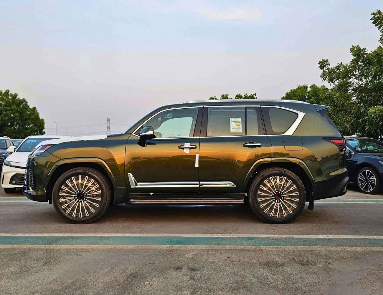 لكزس LX 700h HYBRID/ VIP SEATS FULL OPTION/ PETROL AT 3.5L V6 4WD/CODE#LX7HV