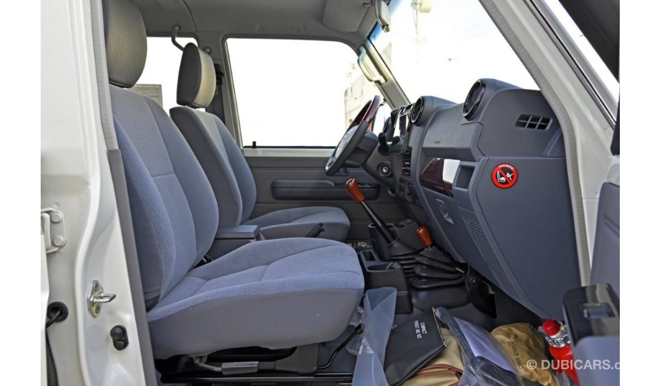 Toyota Land Cruiser Pick Up 79 Double Cab Pick up Truck V8 4.5L Diesel 4WD Manual Transmission