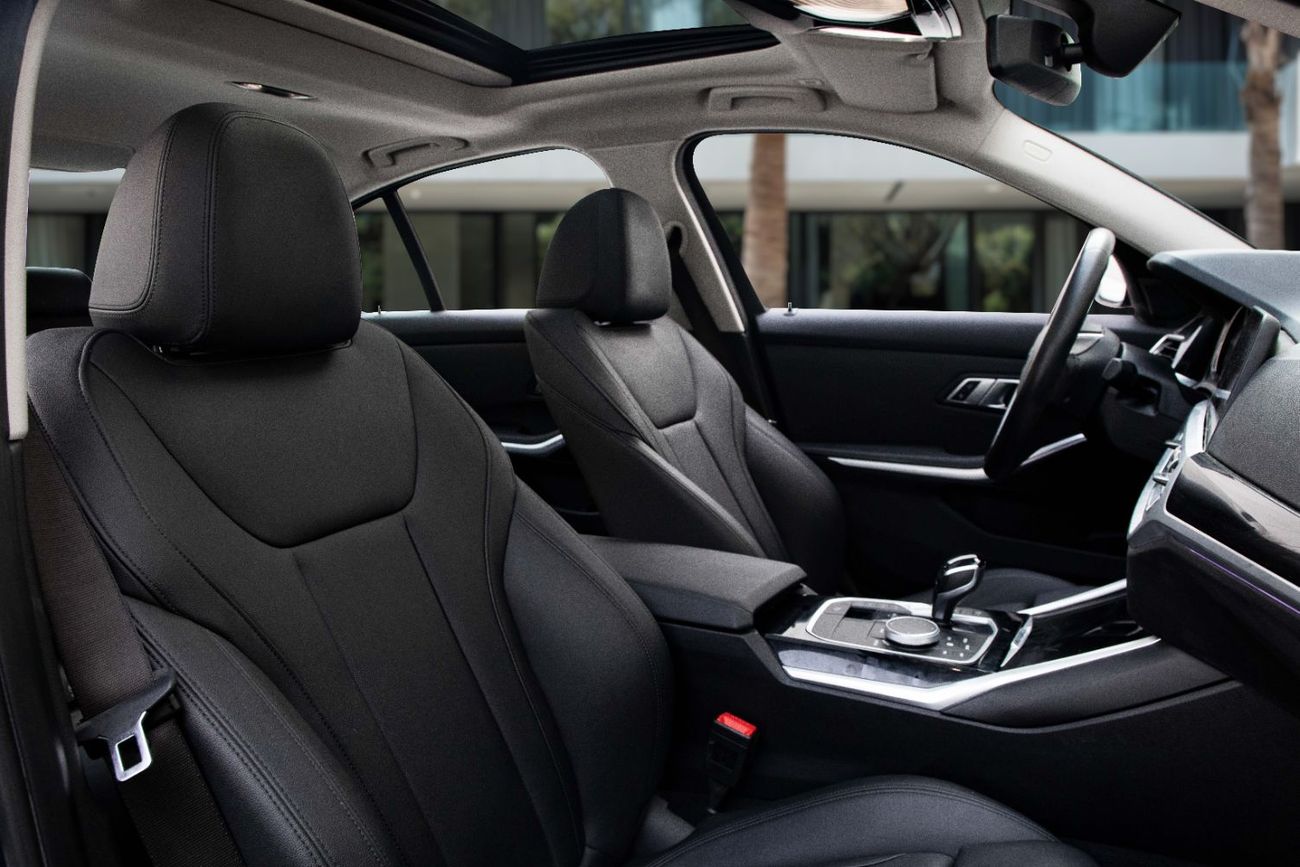 BMW 320i 320i | 2,056 P.M  | 0% Downpayment | Low Mileage!