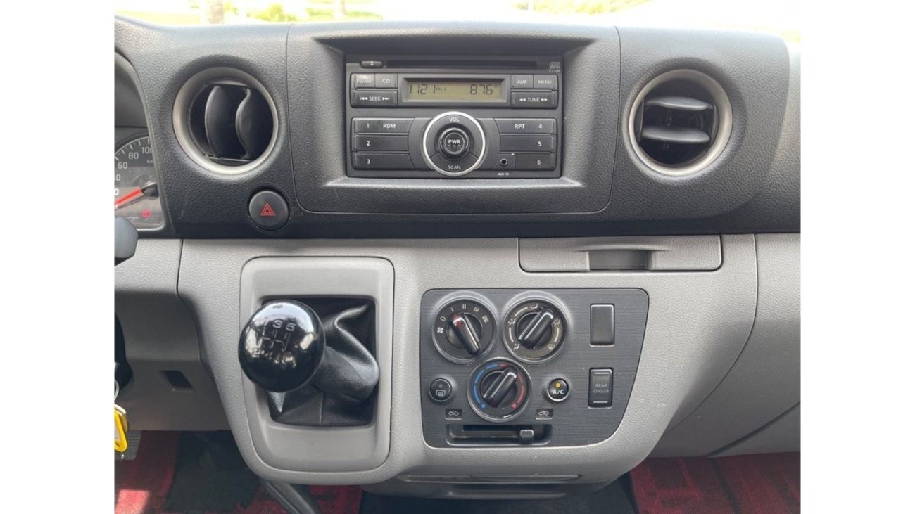 Nissan Urvan Window Van Wide Banking facilities without the need for a first payment