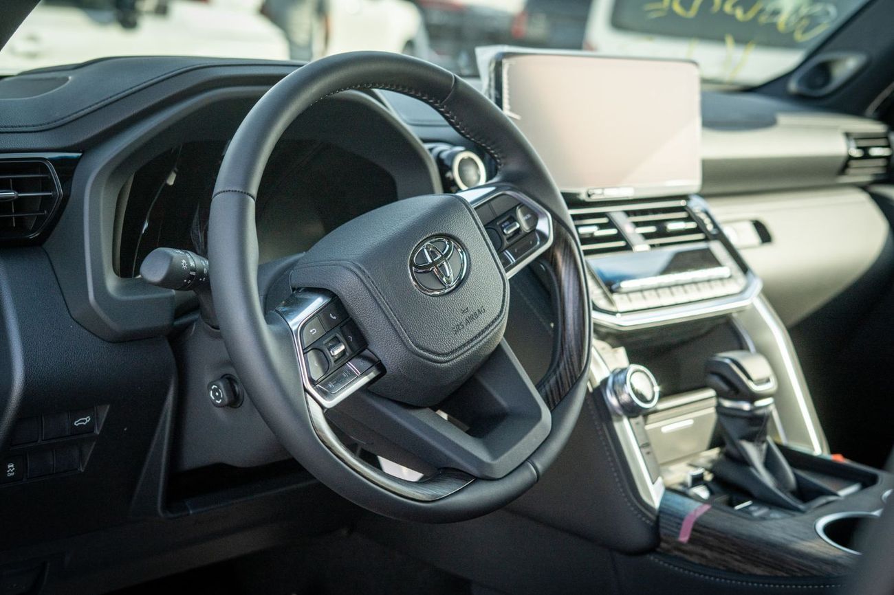 تويوتا لاند كروزر Landcruiser VXR without radar black with red and seats