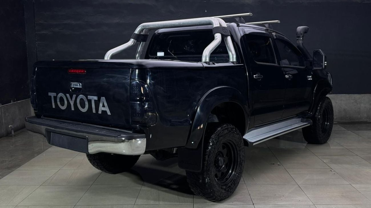 Toyota Hilux Diesel Engine 3000 CC ,Automatic Gear ,2015 Model ,Only For Export Available