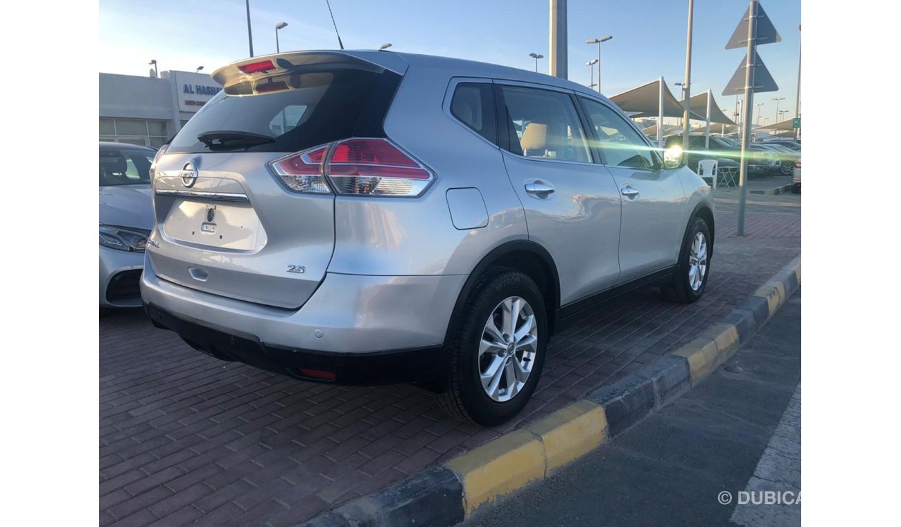 Nissan X-Trail Model 2015 GCC car prefect condition full service full option low mileage