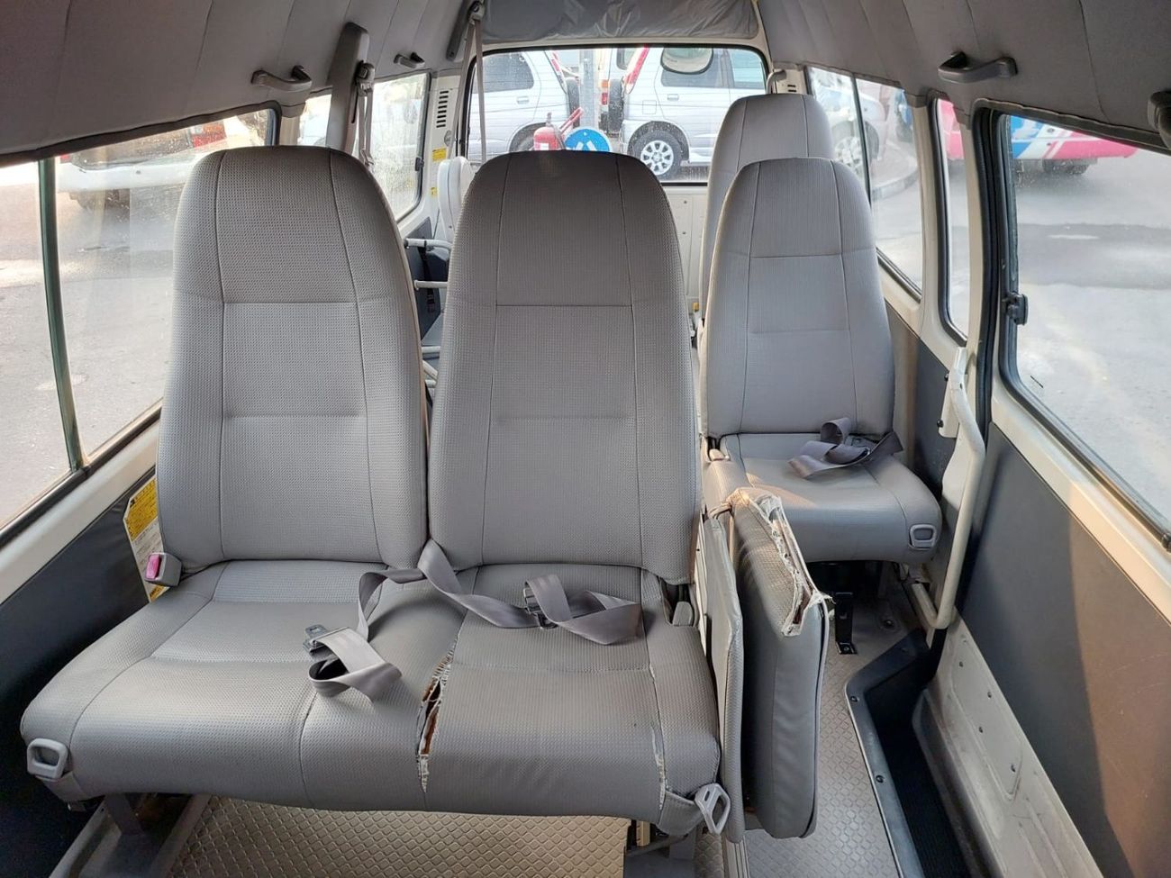 Toyota Hiace TOYOTA HIACE COMMUTER VAN RHD 2002 MODEL 3.0 L DIESEL AUTOMATIC(PM10827)