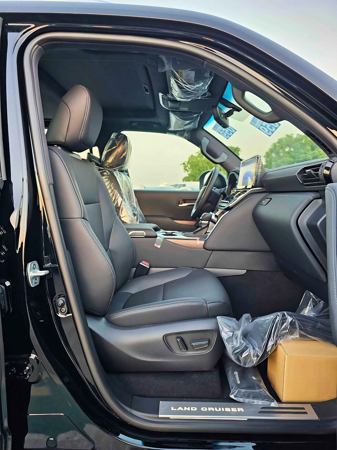 Toyota Land Cruiser GXR TWIN TURBO / 3.5L V6 PETROL / BIG DVD JBL SPKR / SUNROOF (CODE # GXR3HB)