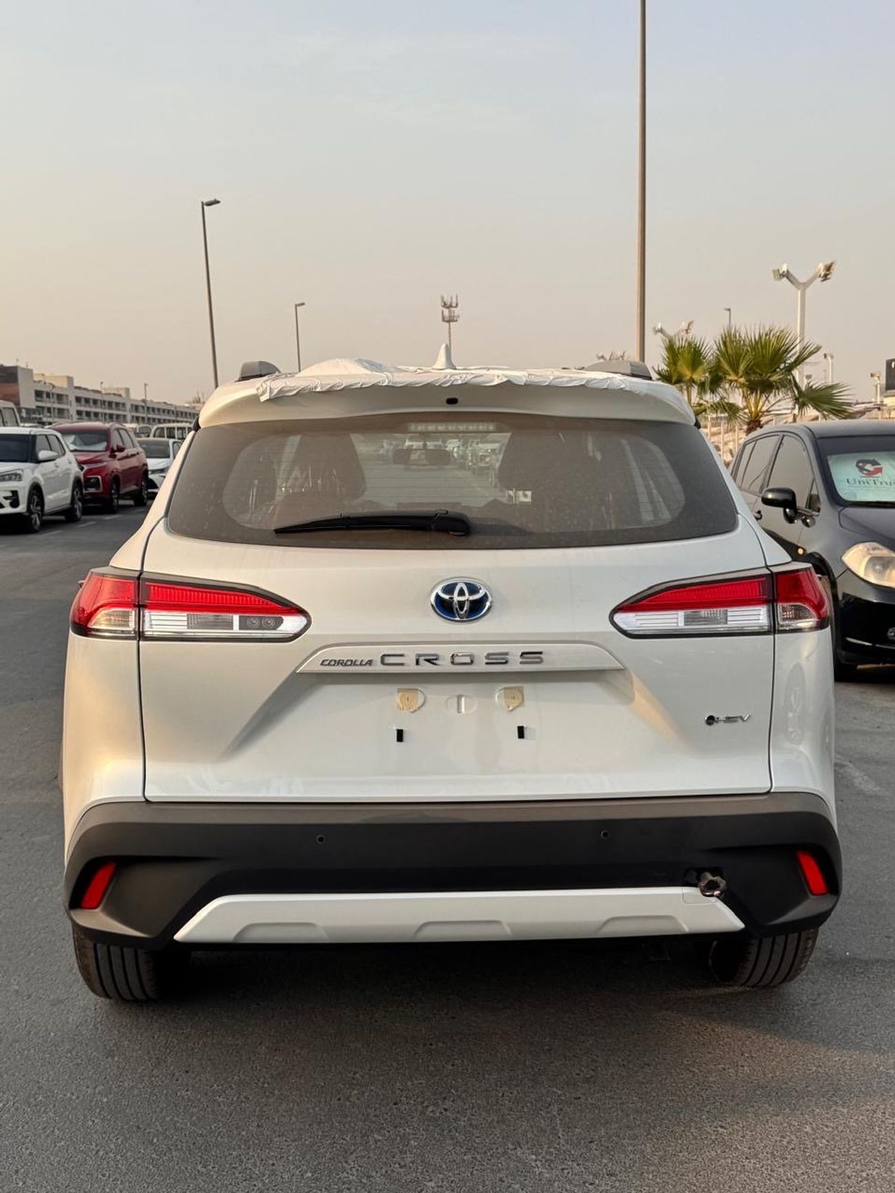 تويوتا كورولا كروس Corolla cross  1.8 L hybrid  2025 YM Sunroof  Medium option  GCC spec