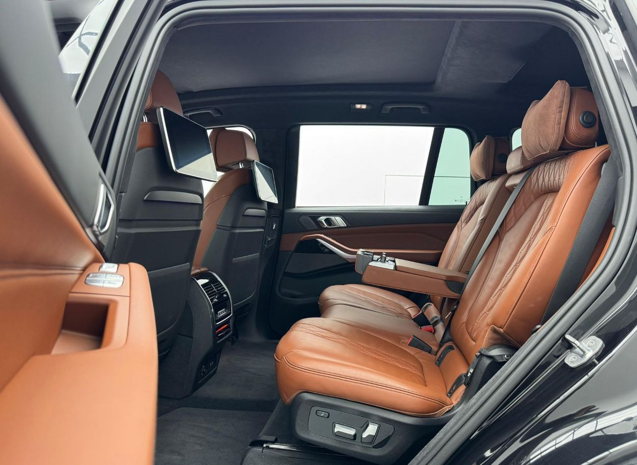 BMW X7 XDrive40i 3.0L 2019 BMW X7 xDrive40i X Offroad Pack, 1 Year Warranty, BMW Agency FSH, GCC