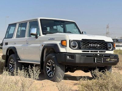 Toyota Land Cruiser 70 HT VXR LC76 4.0L PTR A/T // 2025 // FULL OPTION WITH RADAR , LEATHER SEATS , DVD&BACK CAMERA // SPEC