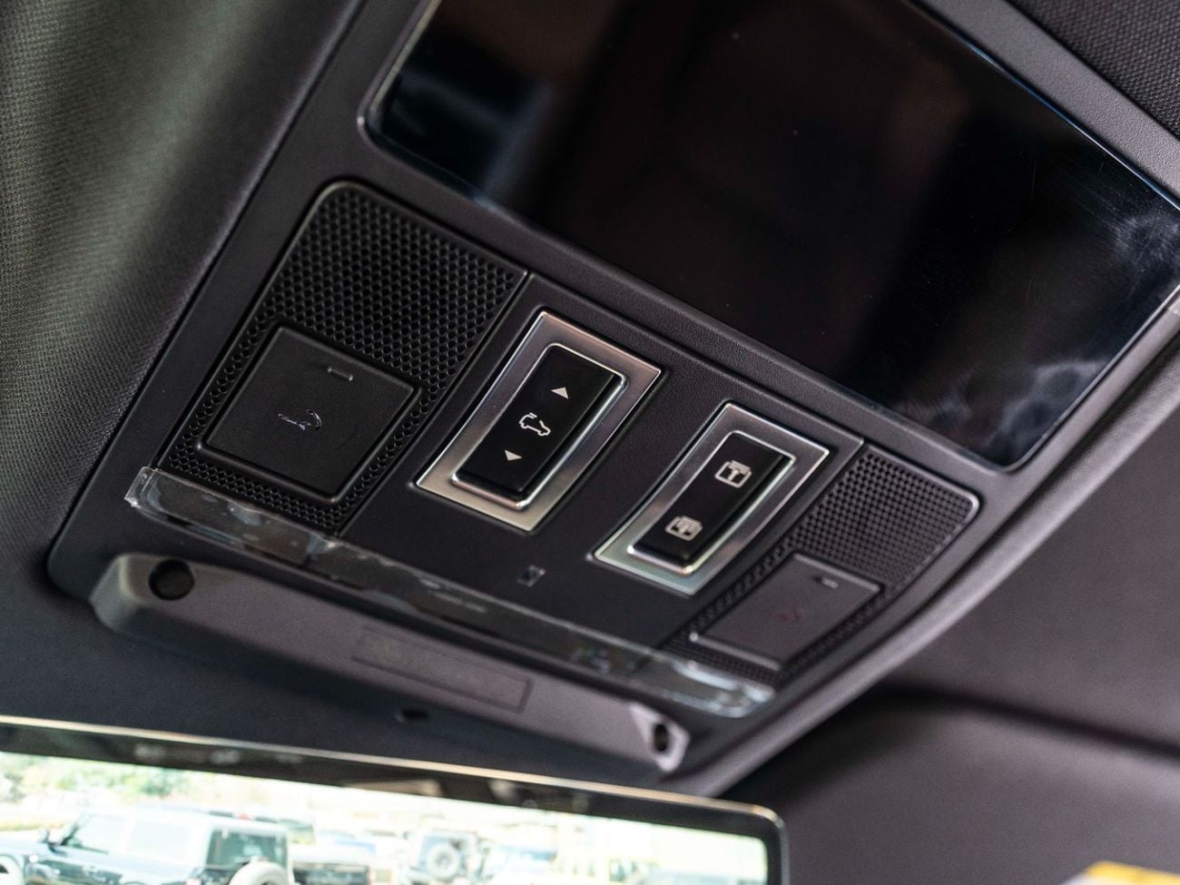 Land Rover Defender P400 110 HSE 3.0L (5 Seater)