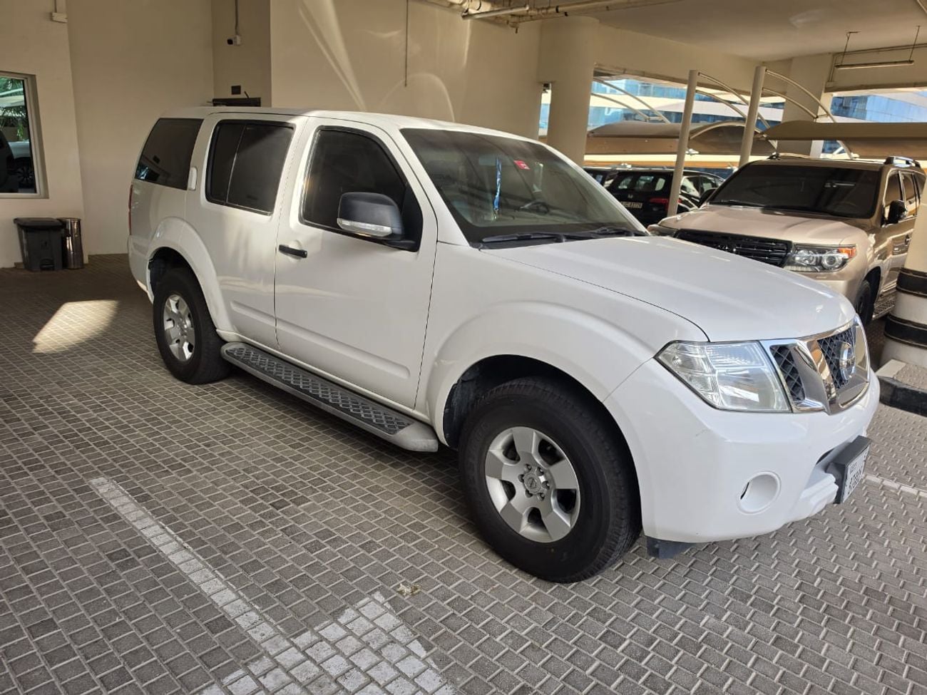 Nissan Pathfinder 4.L Engine - GCC Specs - New 5 Tires and Battery - Well Maintained