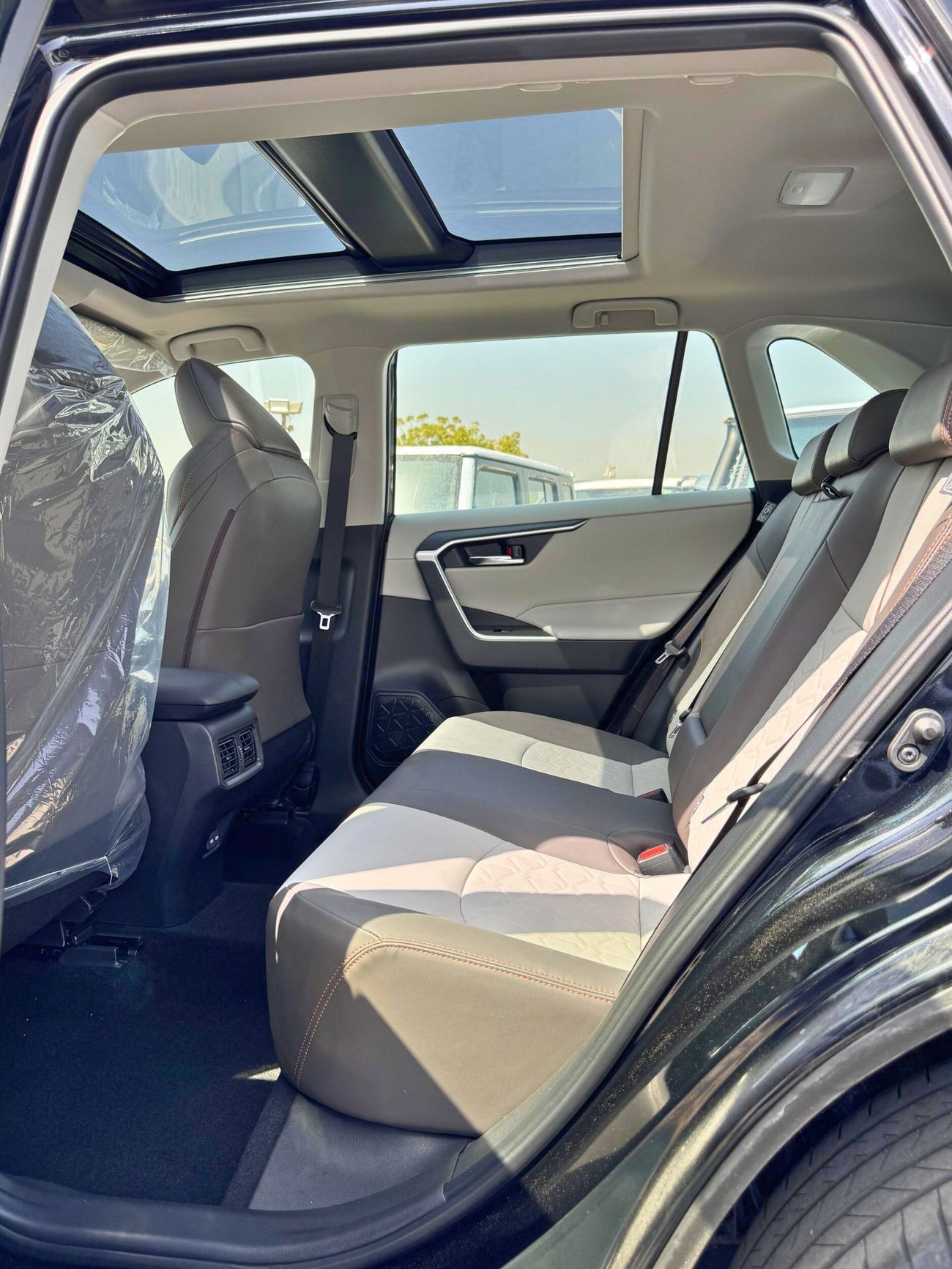 تويوتا راف ٤ Adventure | Full Option 2.5L | 4WD With Panoramic Roof | Driver Power Seat  (CODE #  69054)