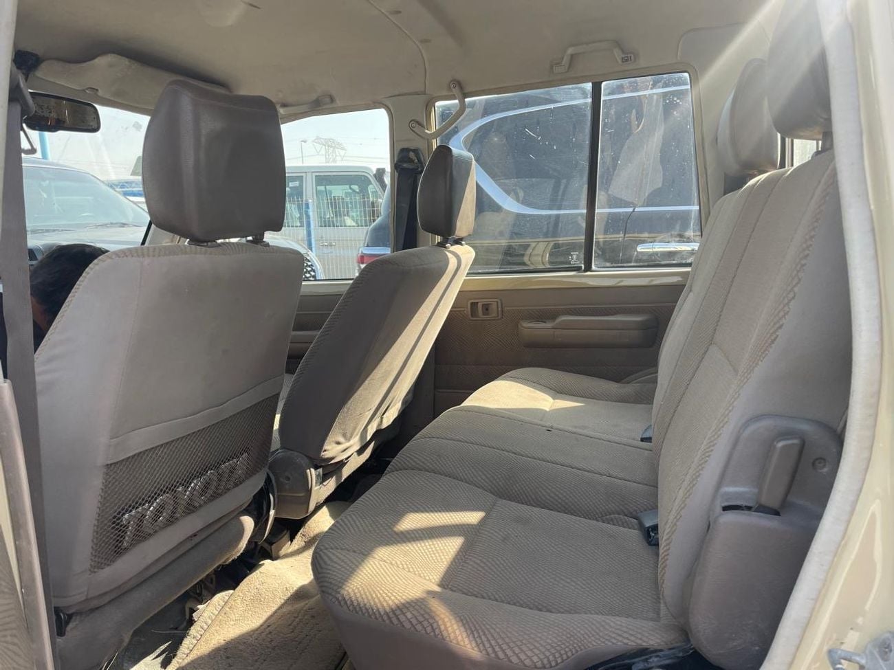 تويوتا لاند كروزر بيك آب Std 4.0L Double Cab Utility 4WD