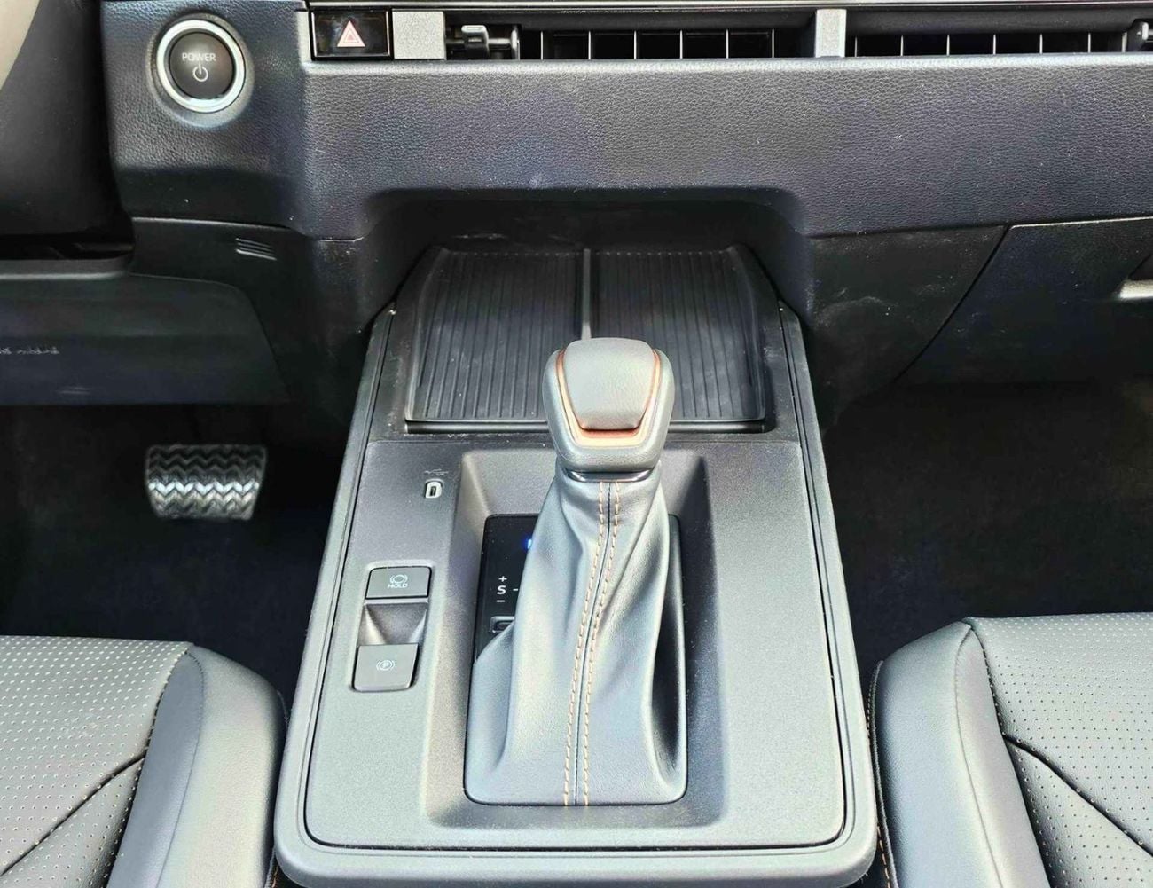 تويوتا كورولا كروس ELITE NEW SHAPE || 2.0L HYBRID V4 | RADAR | LEATHER WITH DRIVER PWR SEAT | SUNROOF (CODE # CRCHCN)