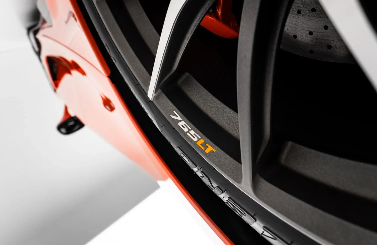 مكلارين 765LT 4.0L twin-turbocharged 8 Cylinder Engine