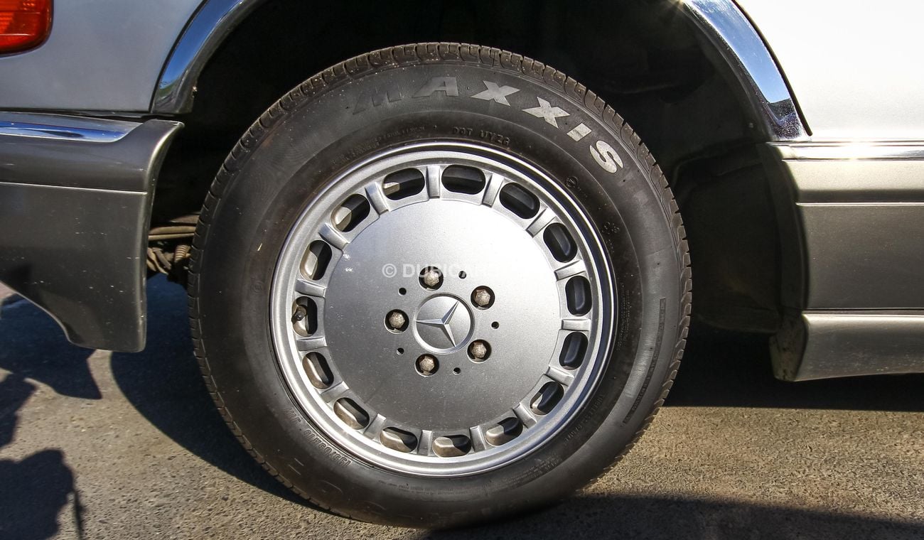 مرسيدس بنز 560 SEL