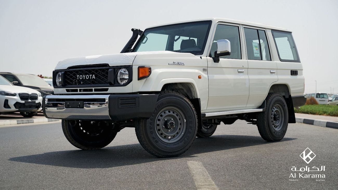 Toyota Land Cruiser 70 2.8L Diesel Engine with 4x4 Manual Transmission | GCC Japan | Rear Camera | Power Mirrors