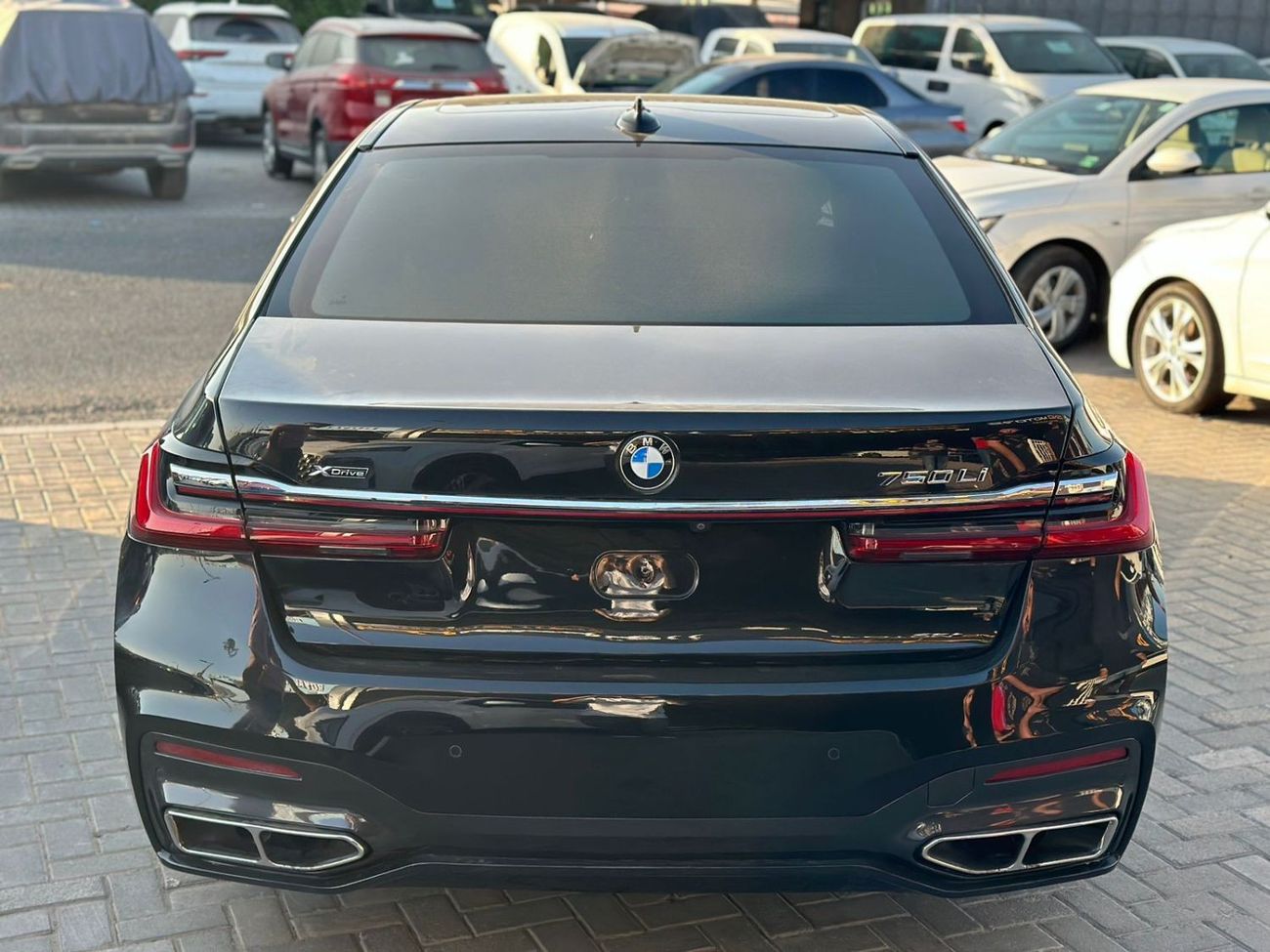 BMW 750Li xDrive 4.4L (530 HP)