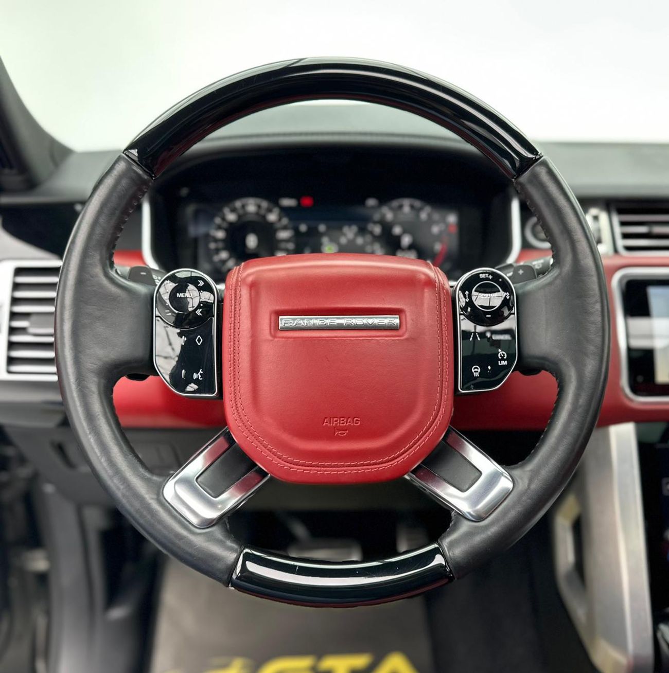 لاند روفر رينج روفر 2020 Range Rover Vogue SE P525, 03/2026 Range Rover Warranty, 07/2028 Range Rover Service Contract R