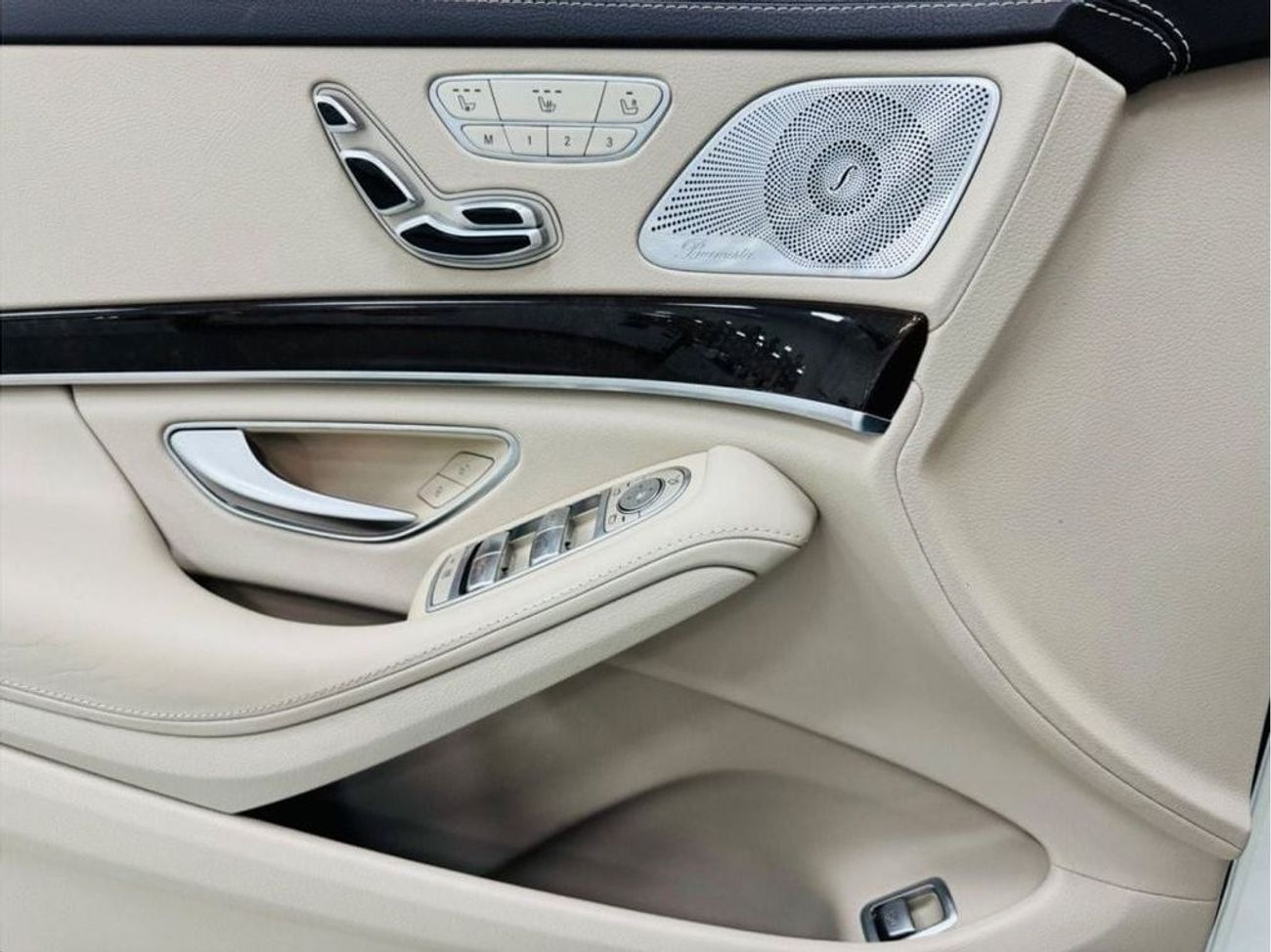 Mercedes-Benz S 560 Exclusive Edition GCC .. FSH .. Low Milegea .. Perfect Condition