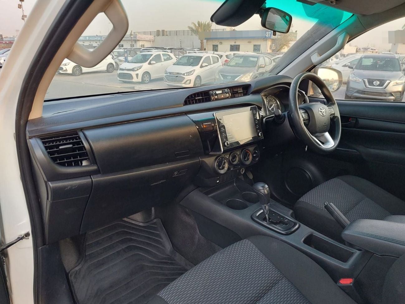 Toyota Hilux 2022 TOYOTA HILUX SMART CAB RHD DIESEL AUTOMATIC 2.4L 2GD ENGINE (PM40191)