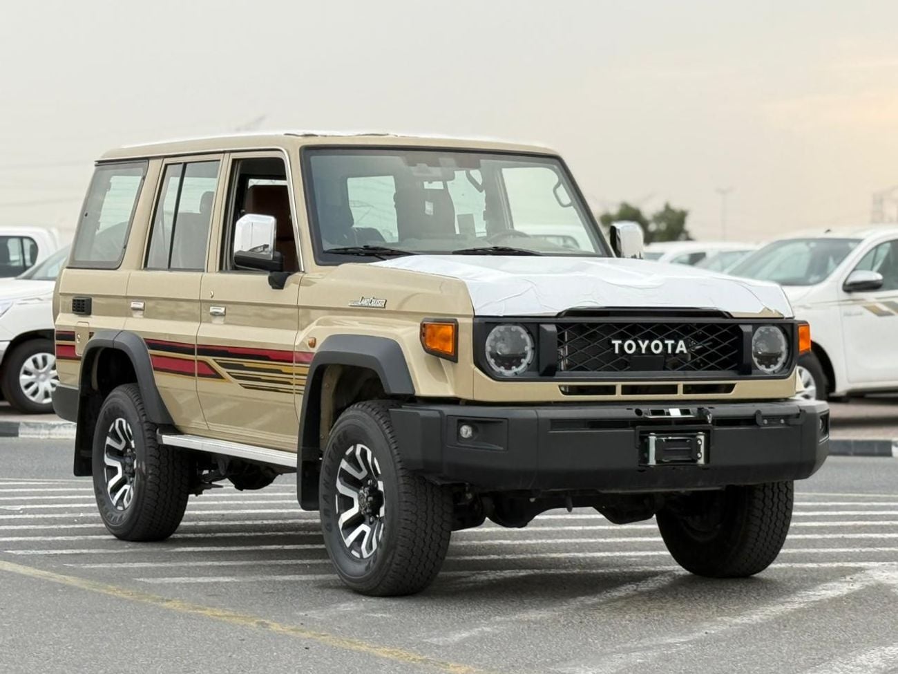 Toyota Land Cruiser 70 LX 2.8L FULL SAUDI WITH COOLING BOX AND COMPRESSOR