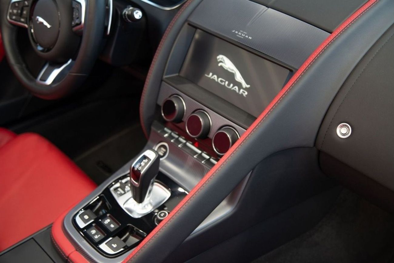 جاكوار F Type R-ديناميك  P450