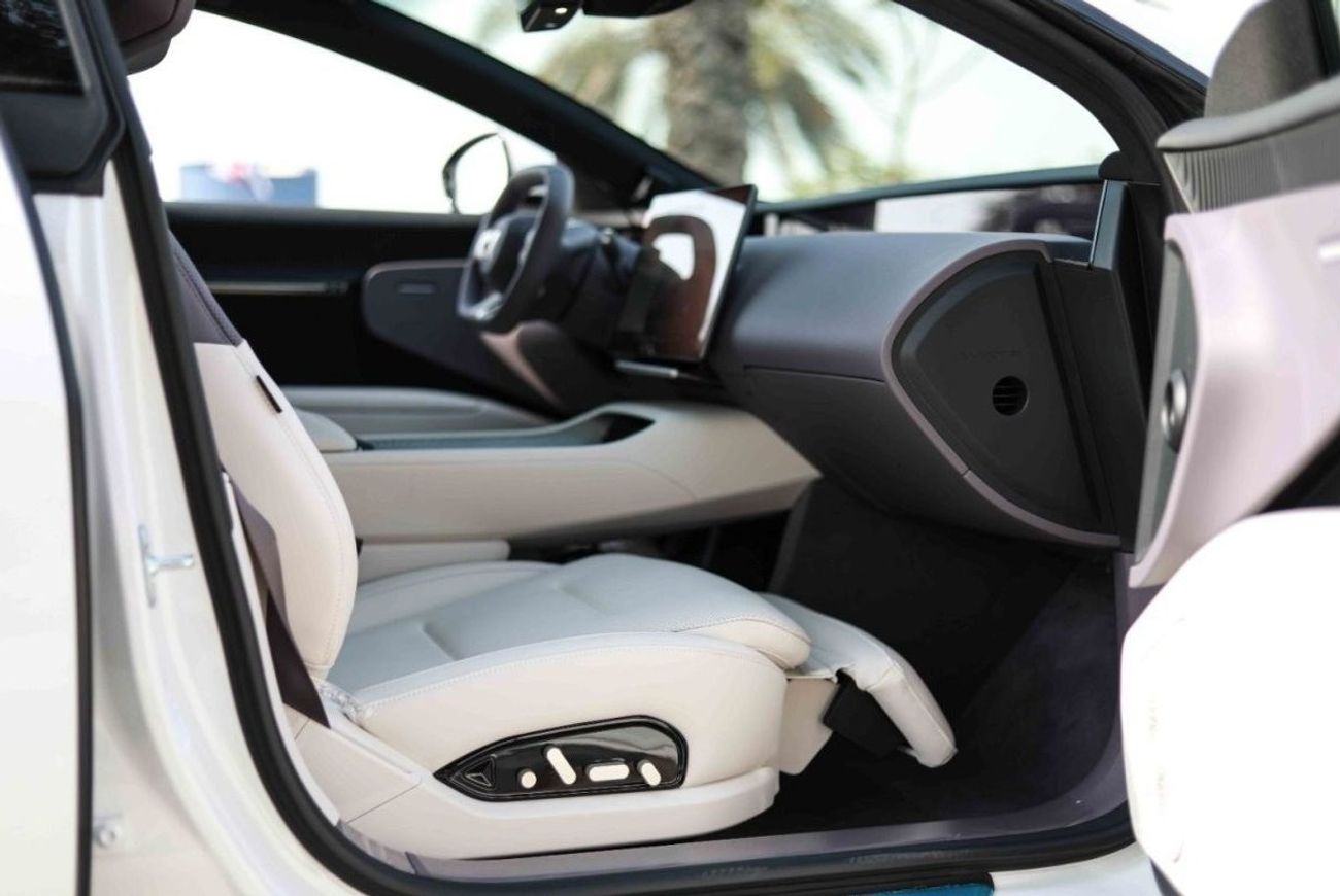 Avatr 12 2024 AVATR 12 PERFORMANCE VERS - White inside PURPLE WHITE | Export Only