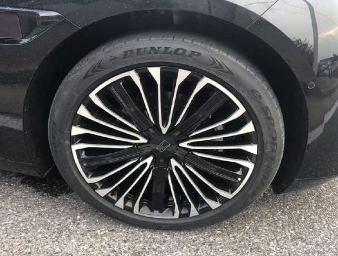 Avatr 12 ULTRA BATTERY & PETROL RANGE:1155 KM PER CHARGE HYDRAULIC 4WD BREMBO BRAKES