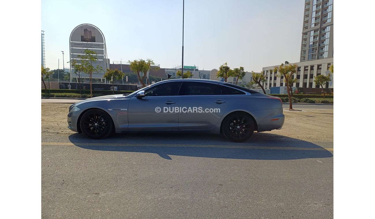 Jaguar XJ