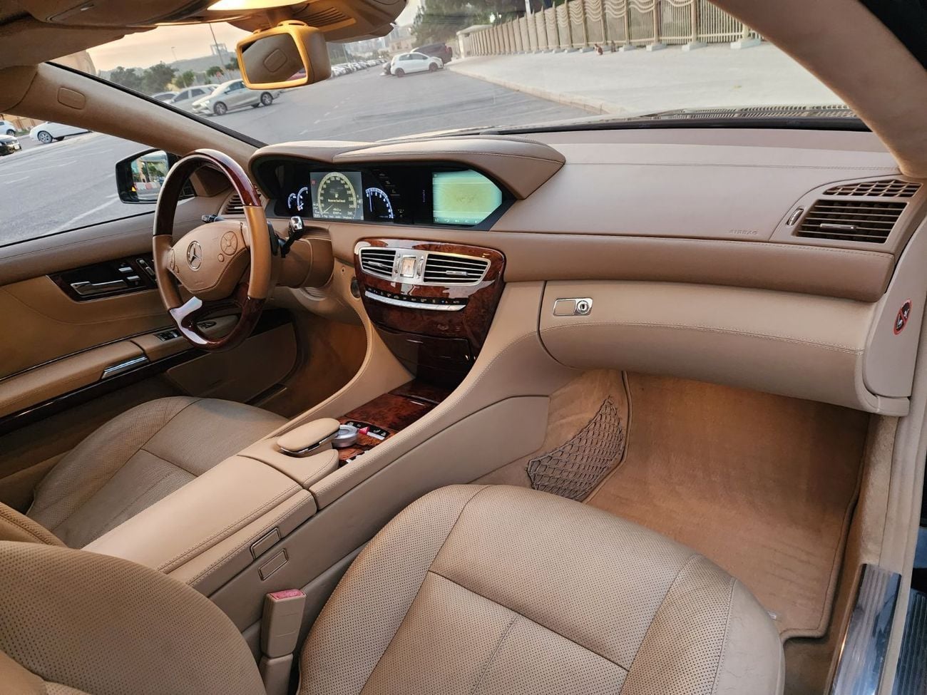 Mercedes-Benz CL 500 Mercedes-Benz CL500 Year Model: 2014 GCC Specifications  Low Kilometer Driven   Well maintained and