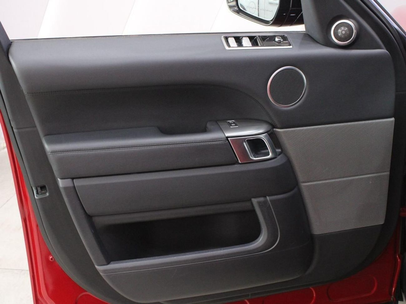 Land Rover Range Rover Sport - SE | GCC Specs