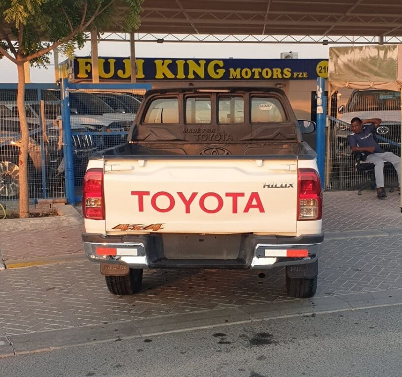 تويوتا هيلوكس HILUX PICKUP 2.7L PETROL (4X4) MANUAL