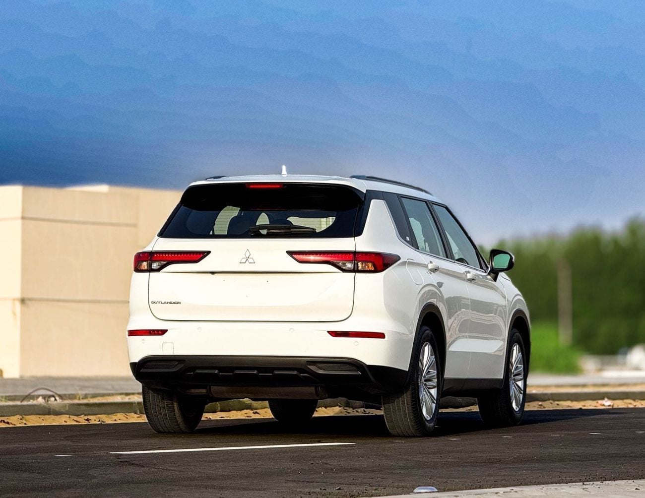 ميتسوبيشي آوتلاندر ميتسوبيشي أوتلاندر | 3.0 لتر | 2023 | خليجية | خالية من الحوادث | بحالة ممتازة | 1025 شهرياً