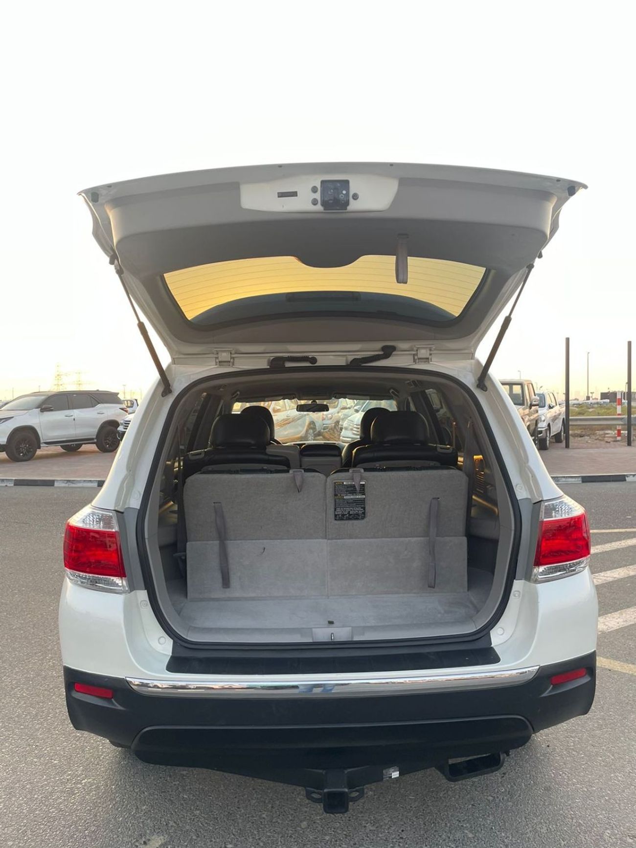 تويوتا هايلاندر 2012 Toyota Highlander LE+ MidOption - 3.5L V6 - 7 Seater - Fully Maintained - 90,000 Mileage