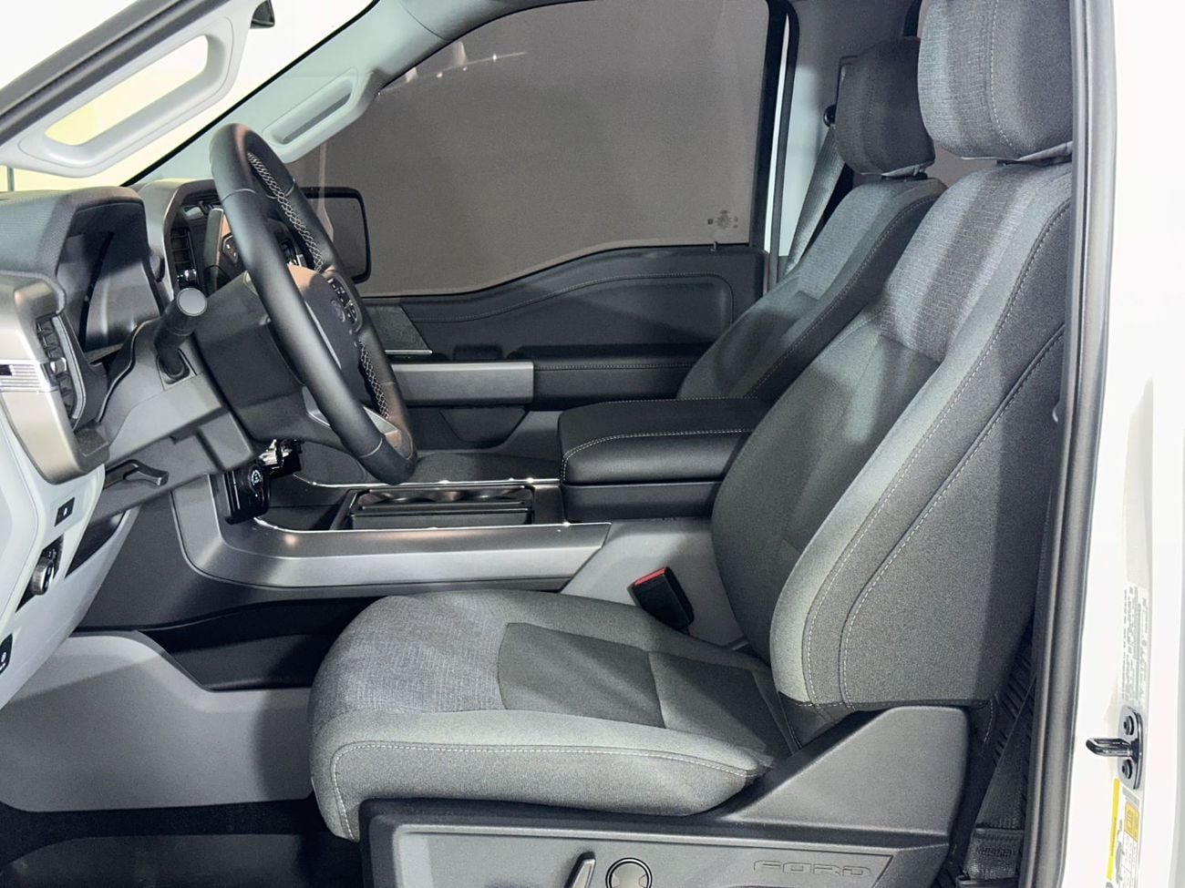 Ford F-150 XLT CREW CAB /F1-1325S/AL TAYER MOTOROS/ AL QOUZ SHOWROOM