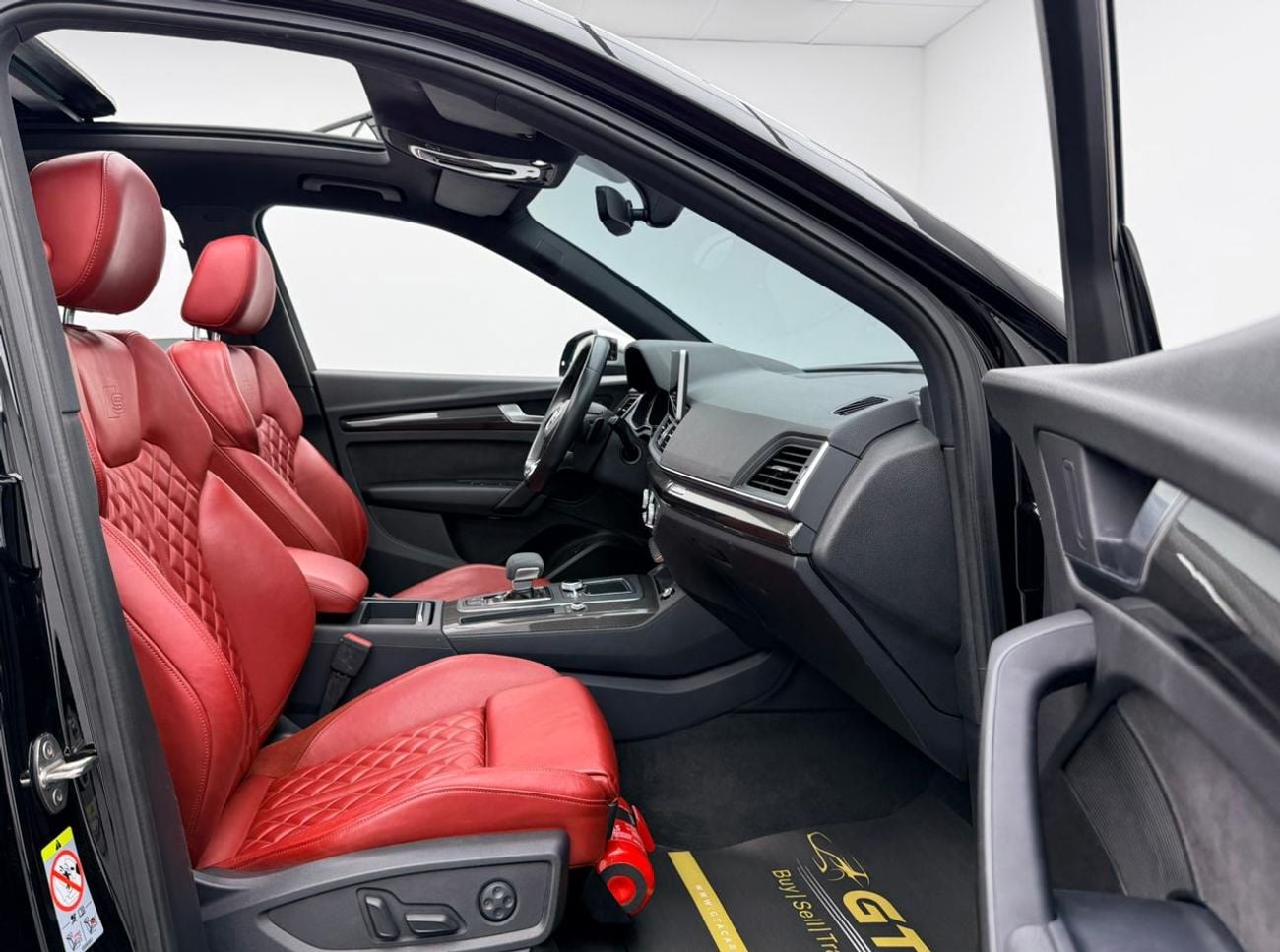 أودي SQ5 2018 Audi SQ5 Quattro, Full Service History, Carbon Fiber Interior, Excellent Condition, GCC
