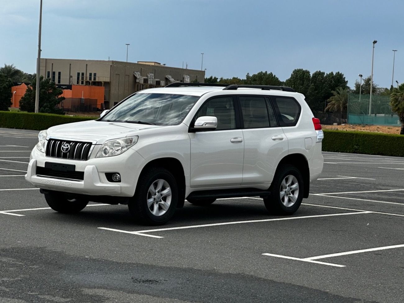 تويوتا برادو Std موديل 2013 خليجي حاله ممتازه من الداخل والخارج قطعه واحده صبغ نظافه