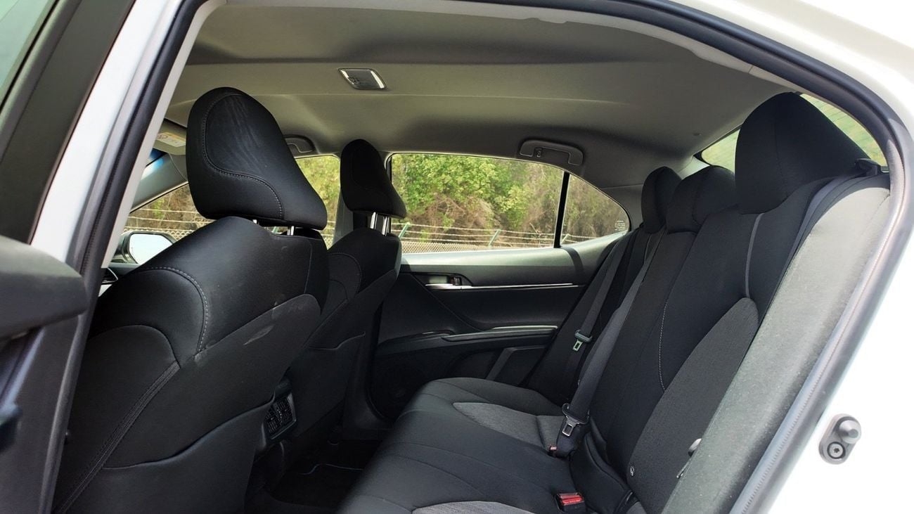 Toyota Camry LE 2.5L (176 HP) | Agency Warranty | Complete Service History | Zero Downpayment Support