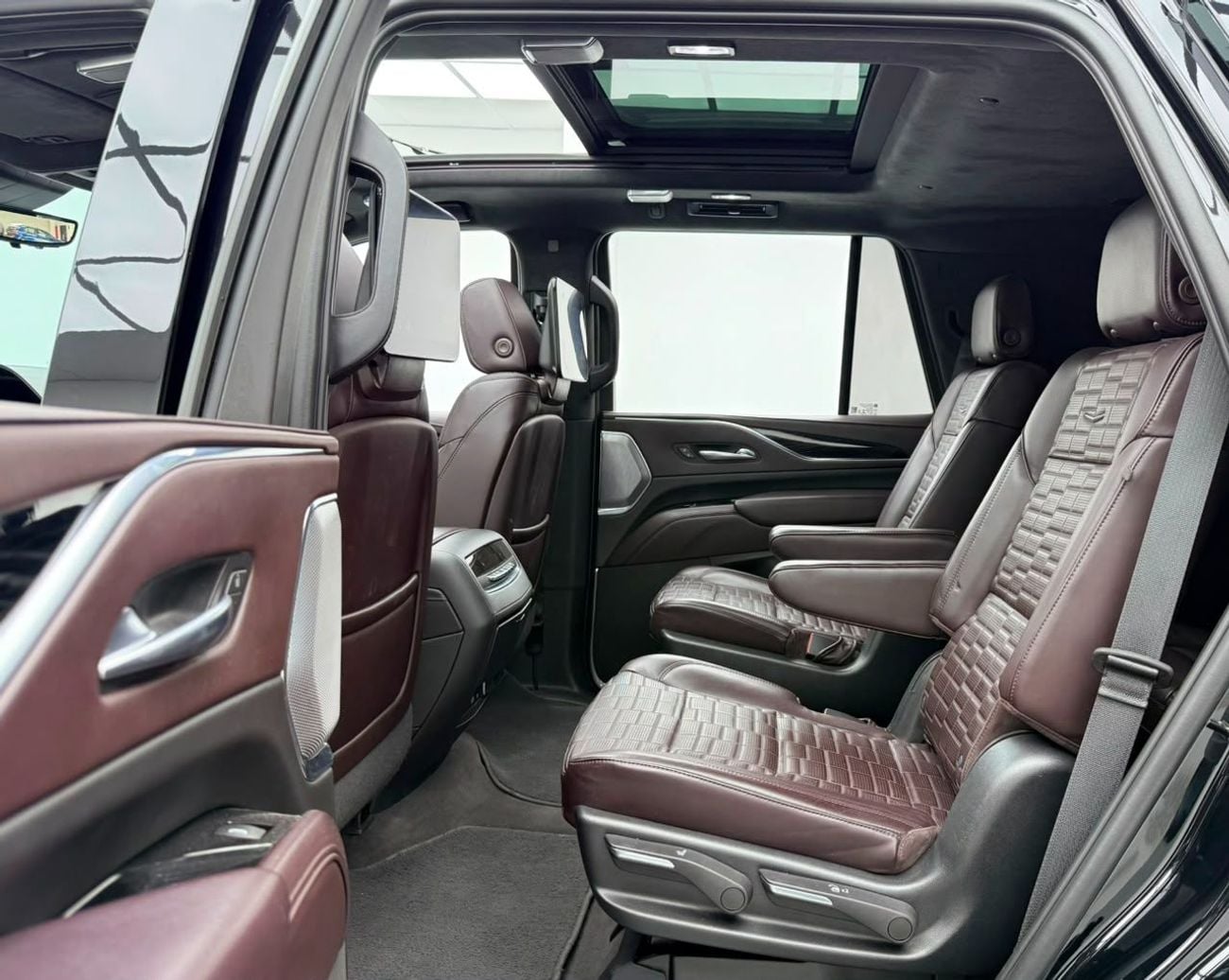 كاديلاك إسكالاد V SERIES 2023 Cadillac Escalade V, 2027 Cadillac Warranty, 2028 Cadillac Service Pack, Pilot Seats, GCC