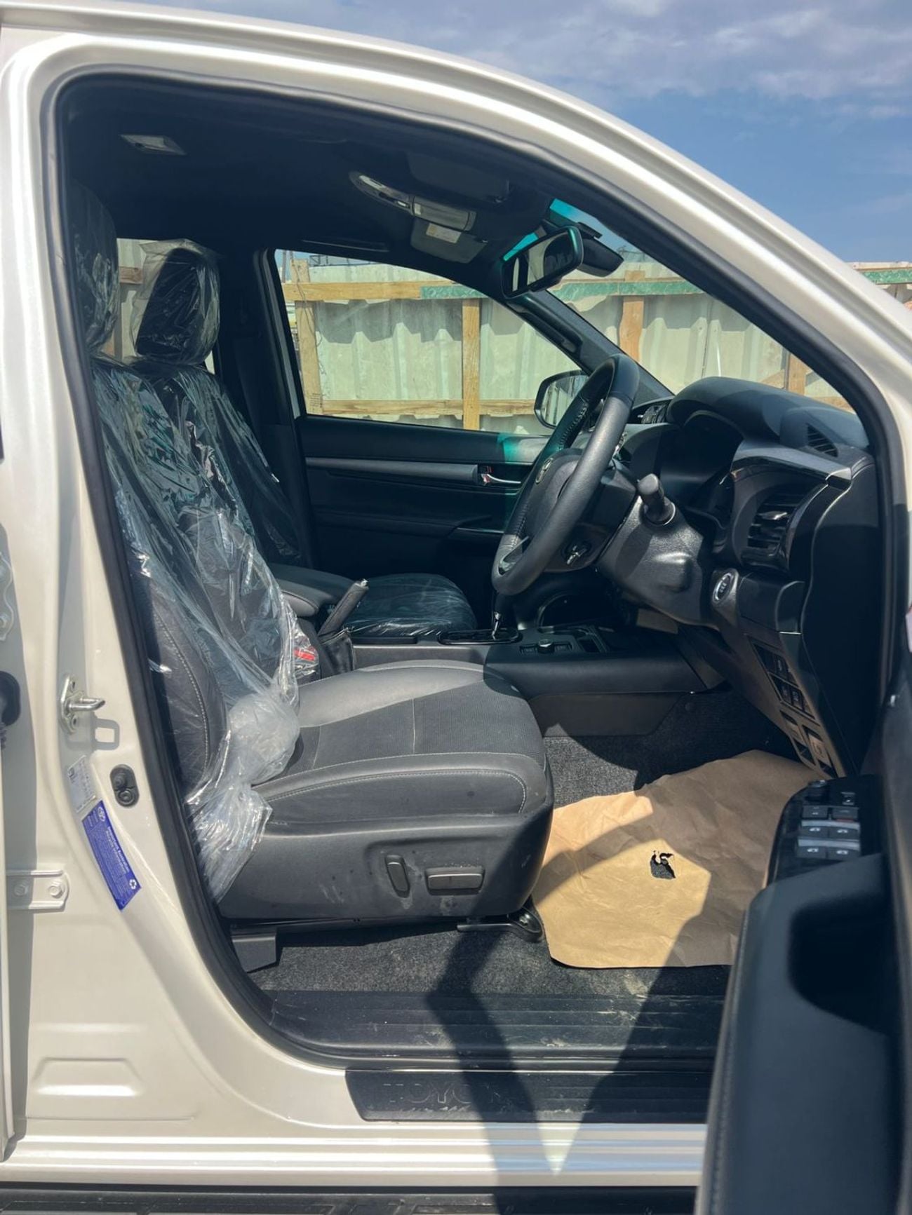 تويوتا هيلوكس RIGHT HAND DRIVE ONLY FOR EXPORT 2.8L AT PUSH START