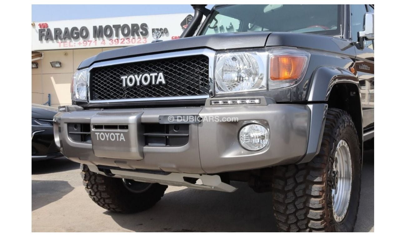 تويوتا لاند كروزر بيك آب 6X6 تويوتا لاند كروزر بيك أب 4.5 لتر