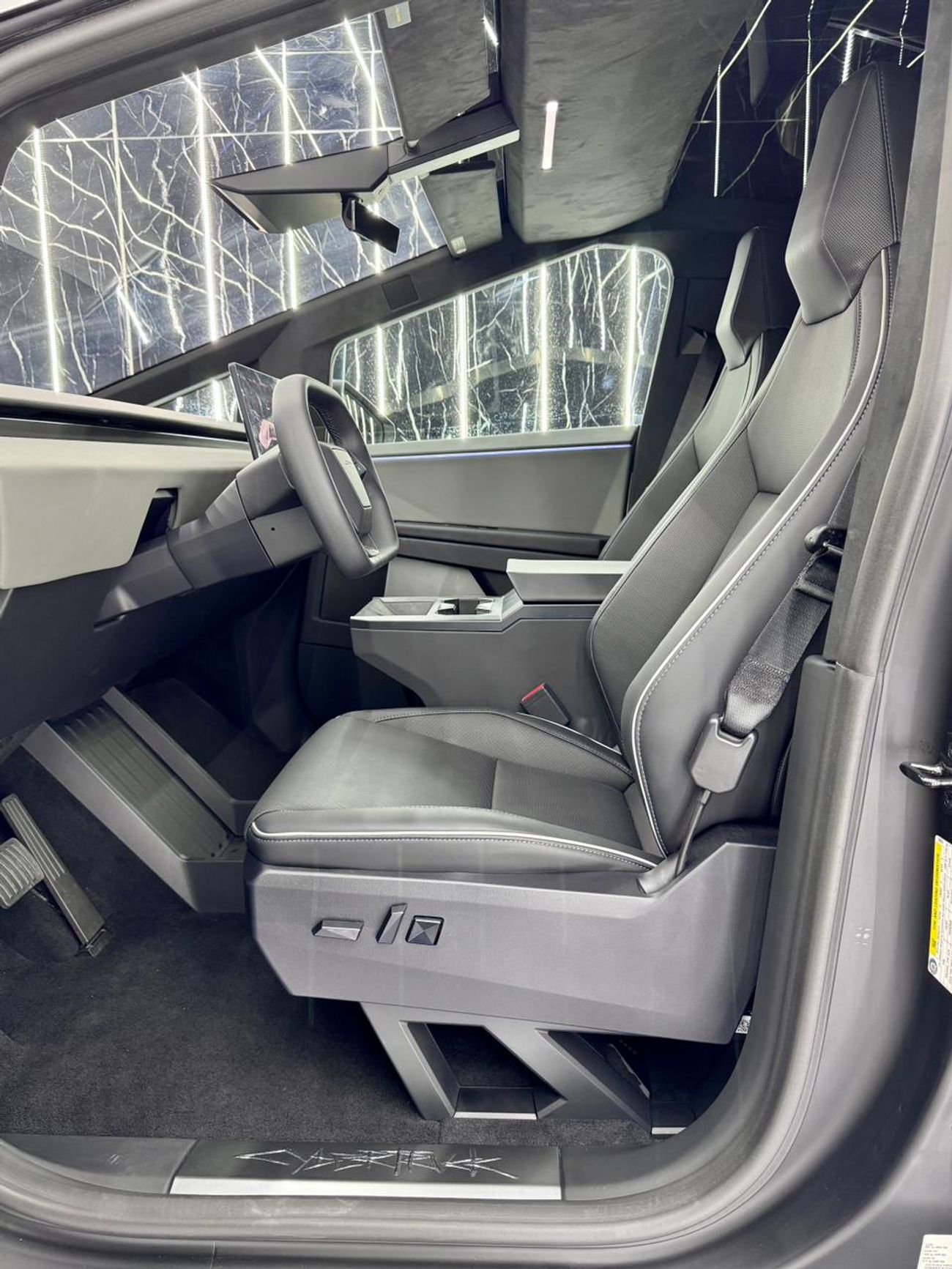 تسلا سايبرتراك Tesla Cybertruck All wheel drive,GCC,600Hp,Excellent,Low kms