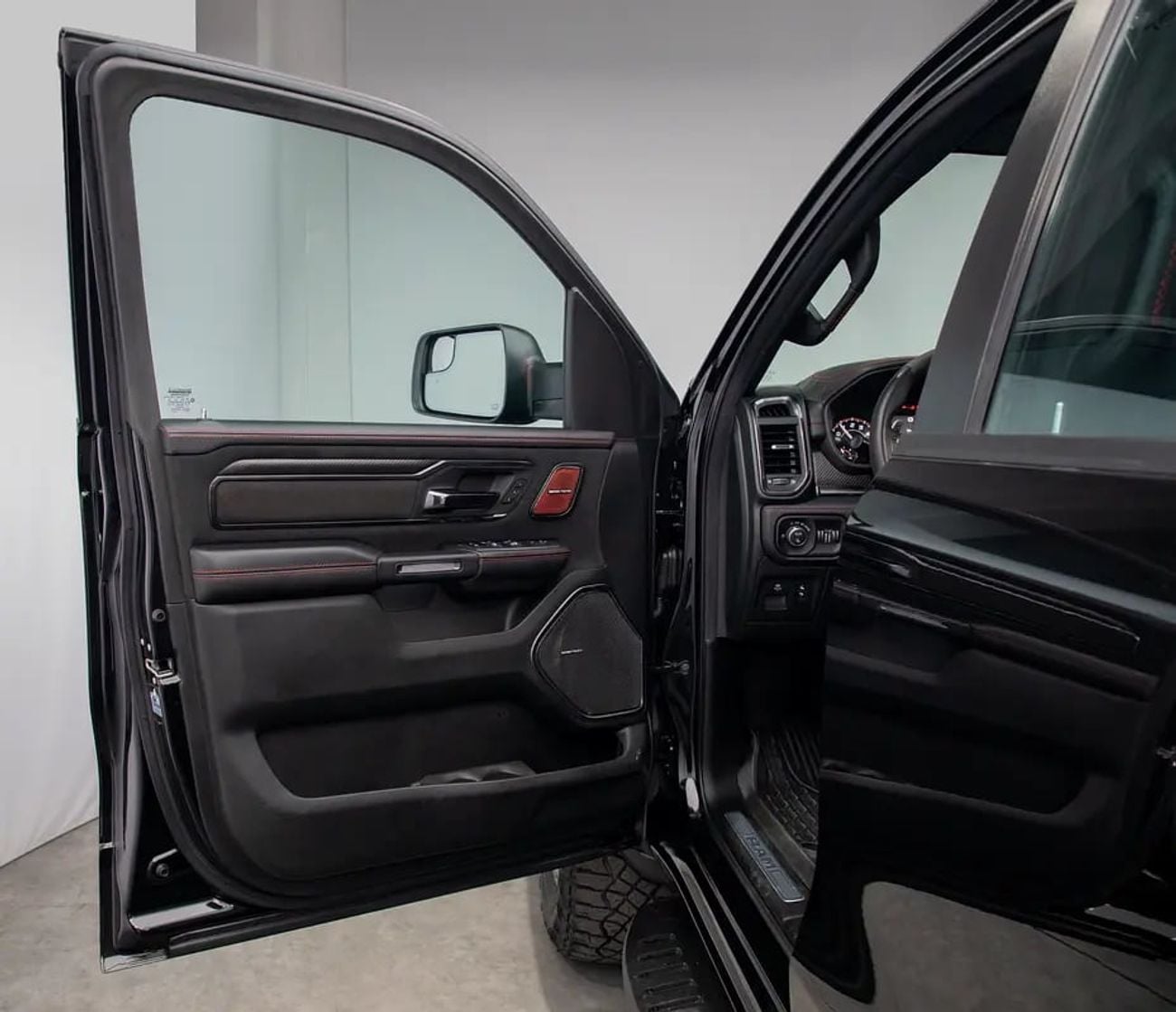 RAM 1500 6.2L Supercharged V8 • Full Service History • GCC Specs