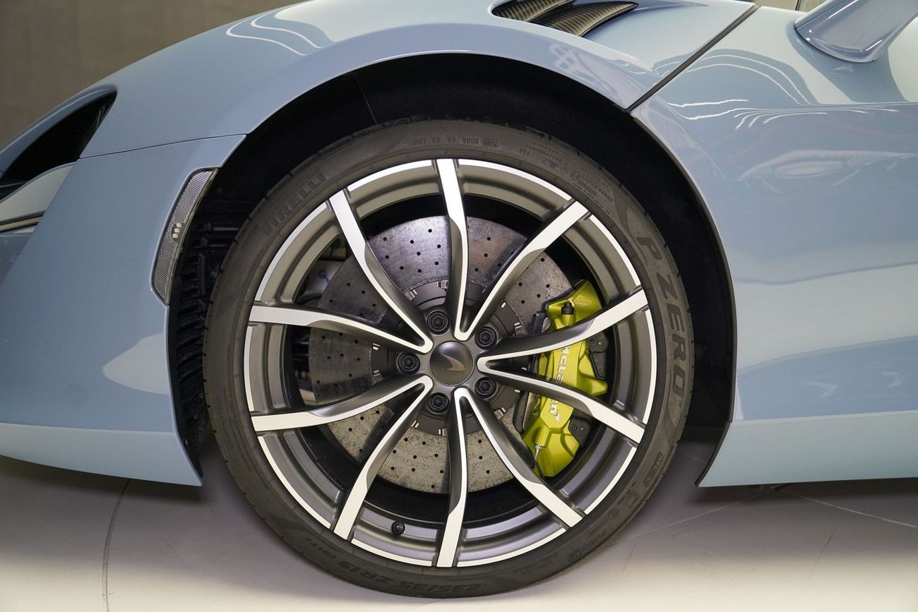 McLaren Artura Spider