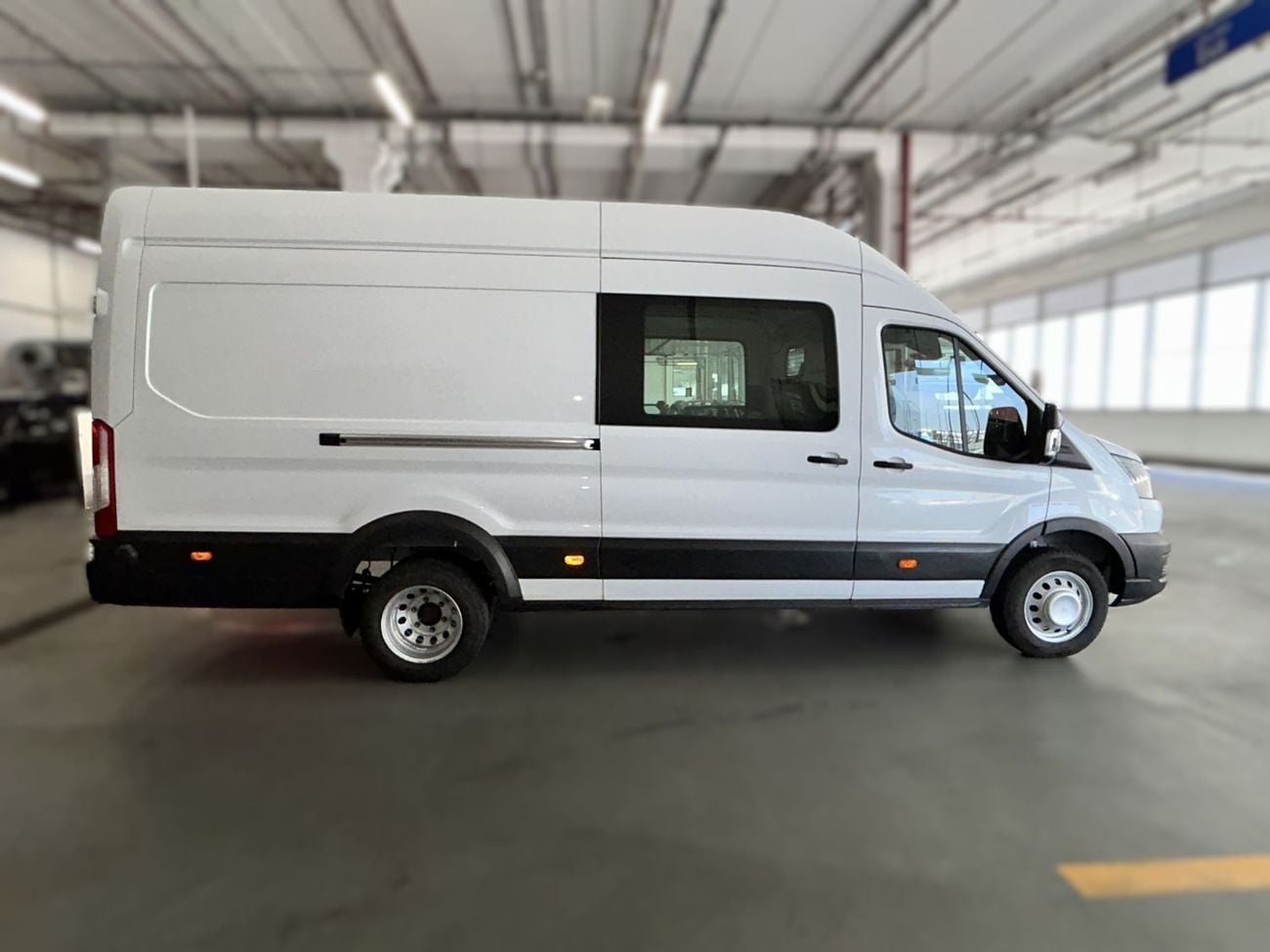 فورد ترانزت TVE4523 TRANSIT / AL TAYER MOTORS AL QOUZ SHOWROOM