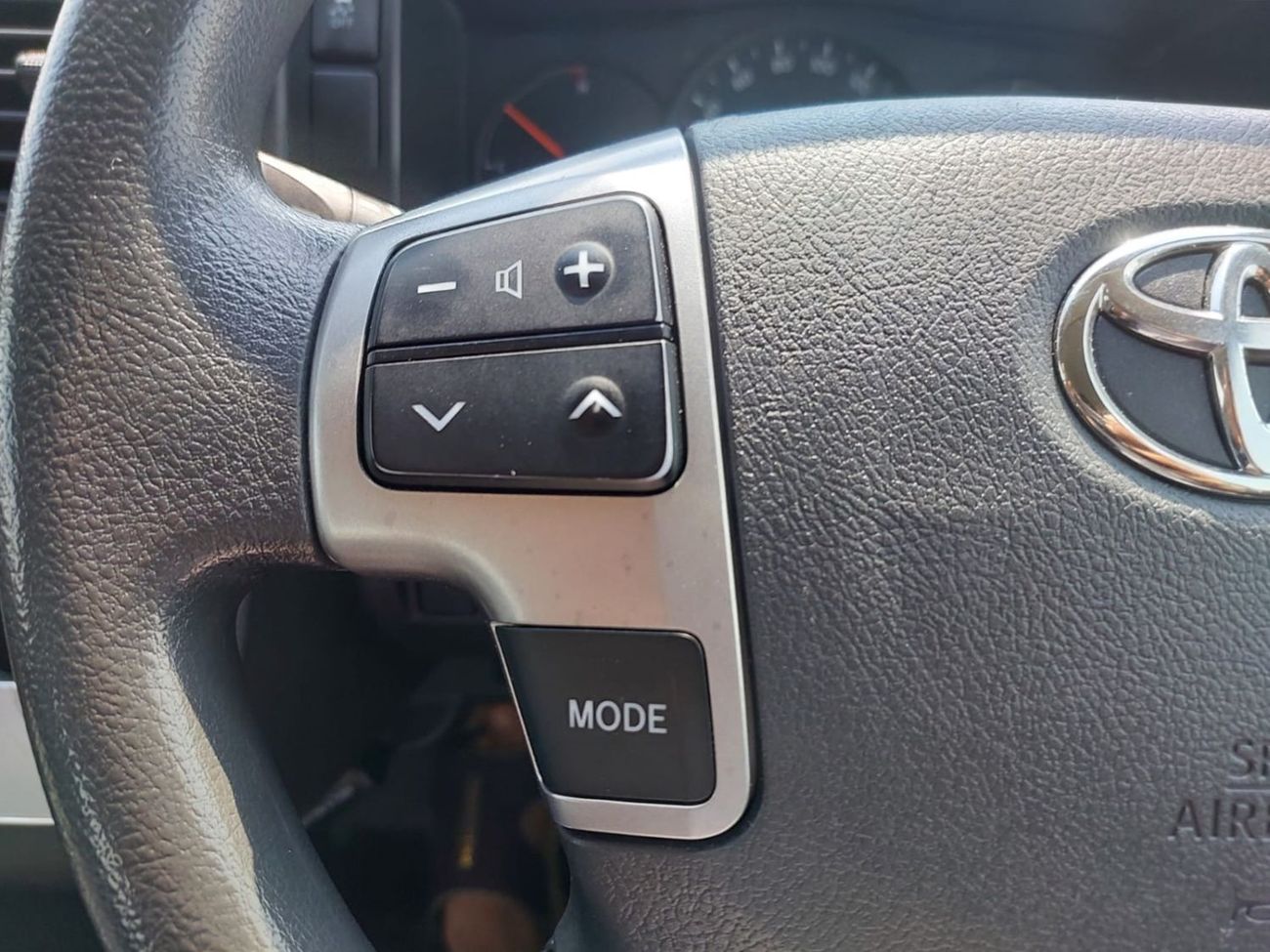 Toyota Hiace TOYOTA HIACE COMMUTER VAN RHD 2017 MODEL 2.7 L PETROL AUTOMATIC(PM77975)